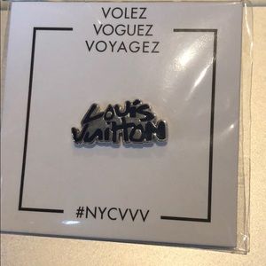 Louis Vuttion pin